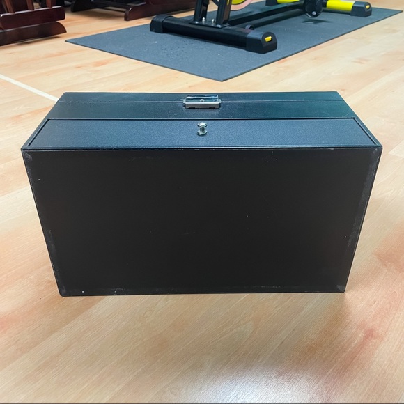 Home | Black 2 Level 12 Sunglasses or Glasses Display Case Storage with Lock - Picture 10 of 10